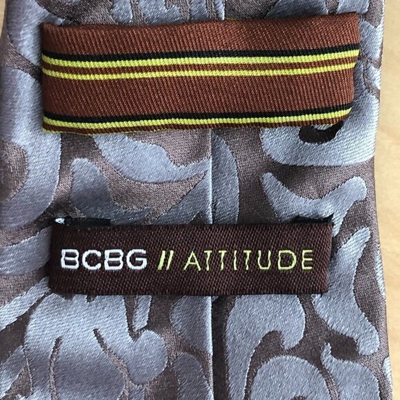 BCBG Hand Crafted Attitude Floral 100% Silk Skinny Necktie - Picture 2 of 7